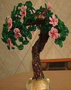 Цветущее дерево из бисера